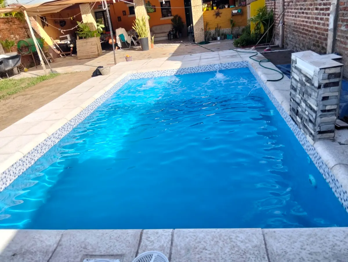 Piscina terminada en un patio